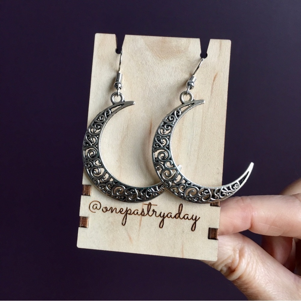 Silver Antique Crescent Moon Fashion Earrings - Picture 13 of 14